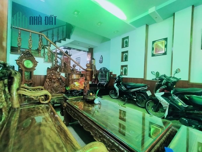 Nhà MT Hoà Cường, 81m2 3 tầng mới đẹp, Nội Thất Đẳng Cấp