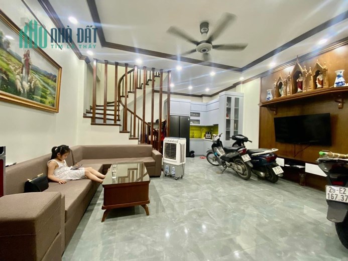 Bán Nhà Giáp Bát, 40m x 5 tầng, 4.3 tỷ, nhà đẹp, gần phố