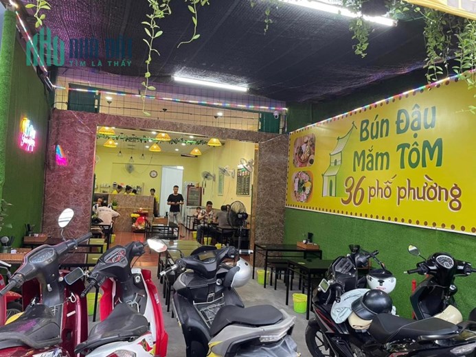 Sang quán mặt tiền đường 3/2, quán có lượng khách ổn định, do chủ quán có việc về Bắc nên sang. Và