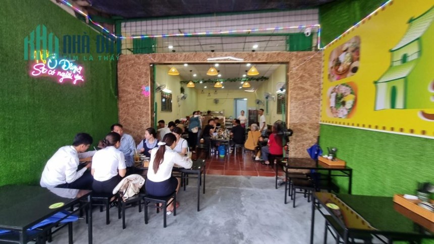 Sang quán mặt tiền đường 3/2, quán có lượng khách ổn định, do chủ quán có việc về Bắc nên sang. Và