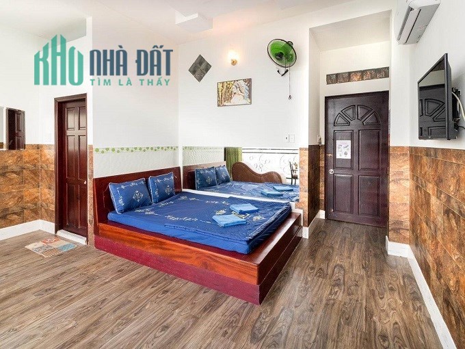 Bán gấp KS mặt tiền ngộp nặng  đang KD ngay đường Tên Lửa, BTĐ B, Bình Tân, 100m2, 5 tầng.