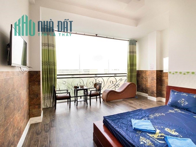 Bán gấp KS mặt tiền ngộp nặng  đang KD ngay đường Tên Lửa, BTĐ B, Bình Tân, 100m2, 5 tầng.