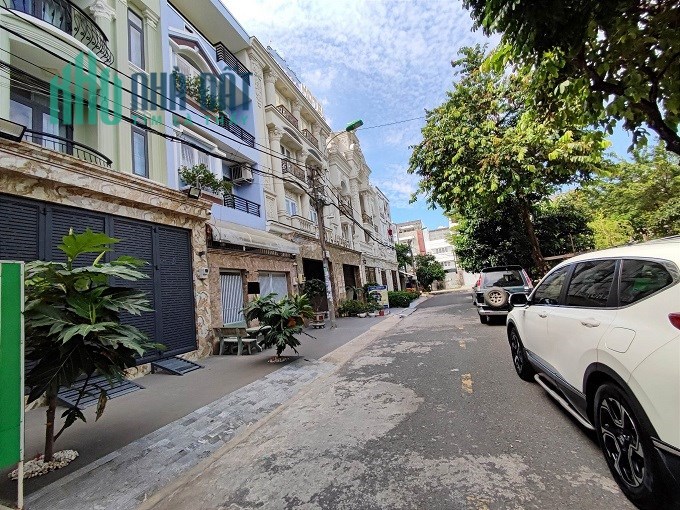 Bán gấp KS mặt tiền ngộp nặng  đang KD ngay đường Tên Lửa, BTĐ B, Bình Tân, 100m2, 5 tầng.