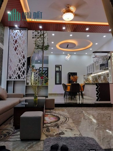 Tôi cần bán căn nhà 2 tầng 2 mê sát đường Hoàng Thị Loan, Hòa Minh