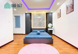 Bán nhà 4 tầng mặt phố Hoàng quốc Việt. Mặt tiền lớn, nỏ hậu, vị trí đắc  địa kinh doanh đỉnh khu