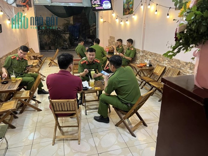 SANG NHƯỢNG QUÁN CAFE.....Cổng số 2 Học Việc Cảnh Sát