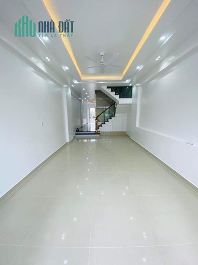 Bán nhà 4 tầng  64 M có thang máy Hải An