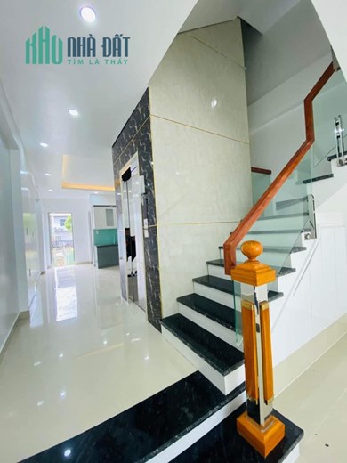 Bán nhà 4 tầng  64 M có thang máy Hải An