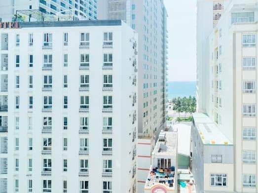 KHÁCH SẠN ĐẲNG CẤP 12 TẰNG 62 PHÒNG, HIỆU XUẤT KINH DOANH 300TR 1 THÁNG, SÁT BIỂN MỸ KHÊ, SONG SONG