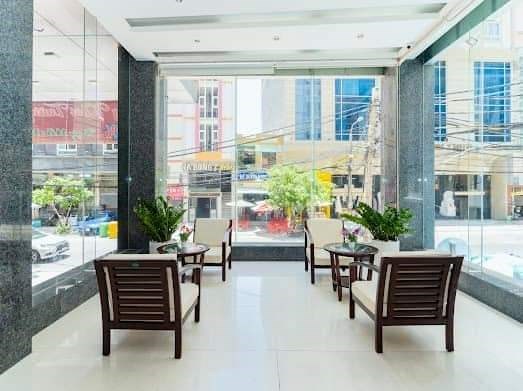 KHÁCH SẠN ĐẲNG CẤP 12 TẰNG 62 PHÒNG, HIỆU XUẤT KINH DOANH 300TR 1 THÁNG, SÁT BIỂN MỸ KHÊ, SONG SONG