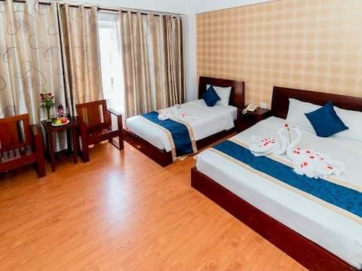 KHÁCH SẠN ĐẲNG CẤP 12 TẰNG 62 PHÒNG, HIỆU XUẤT KINH DOANH 300TR 1 THÁNG, SÁT BIỂN MỸ KHÊ, SONG SONG