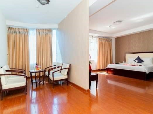 KHÁCH SẠN ĐẲNG CẤP 12 TẰNG 62 PHÒNG, HIỆU XUẤT KINH DOANH 300TR 1 THÁNG, SÁT BIỂN MỸ KHÊ, SONG SONG
