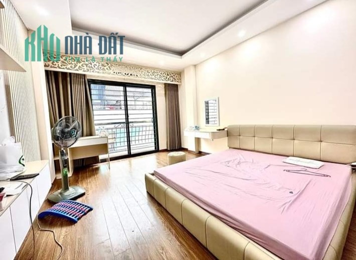 Nhà mặt phố Trần Quốc Hoàn Cầu Giấy, vỉa hè, thang máy, kinh doanh sầm uất 21 tỷ