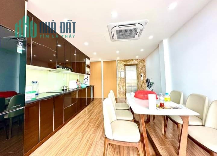 Nhà mặt phố Trần Quốc Hoàn Cầu Giấy, vỉa hè, thang máy, kinh doanh sầm uất 21 tỷ