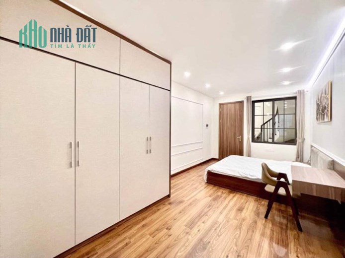 Cho Thuê Nhà 80m2 #HOÀNG_QUỐC_VIỆT NGÕ 3 XE TẢI TRÁNH. 5 Phòng Cực Rộng. 2 thoáng trước sau. 17.5