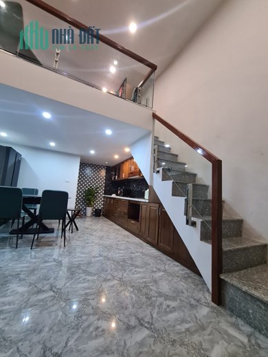 Bán ngôi nhà 85m2 phố Nghi Tàm, Tây Hồ Gara Ô tô 7 chỗ Kinh doanh siêu tốt 8.6 Tỷ