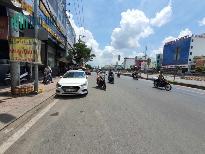 Bán Nhà Hóc Môn, Mặt Tiền Quốc Lộ 22, Sát BX An Sương, 220M2, Ngang Hơn 8M, Chỉ 12 Tỷ.