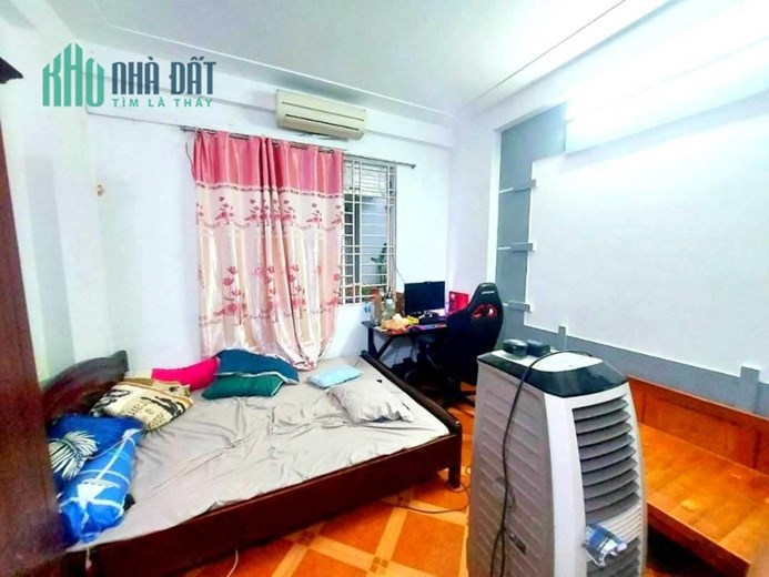 CẦN BÁN NHÀ PHỐ YÊN HÒA CHỈ NHỈNH 3 TỶ,dt:30m*5 Tầng, MT: 4m