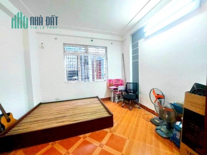 CẦN BÁN NHÀ PHỐ YÊN HÒA CHỈ NHỈNH 3 TỶ,dt:30m*5 Tầng, MT: 4m