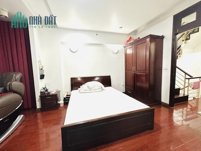 Cần bán gấp nhà đẹp Trung Kính - Lô Góc – Ô tô đỗ cửa – Ô chờ Thang máy- Kd 7,5 tỷ.
