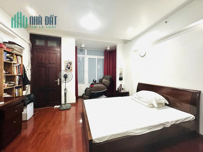 Cần bán gấp nhà đẹp Trung Kính - Lô Góc – Ô tô đỗ cửa – Ô chờ Thang máy- Kd 7,5 tỷ.