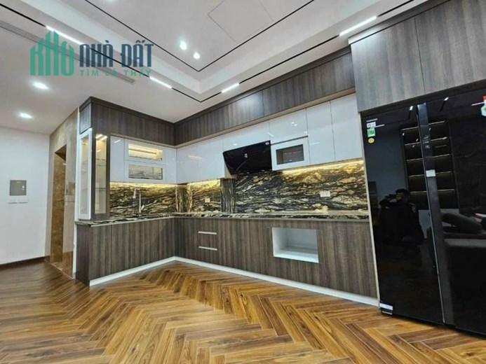 HOT. Gần mặt Phố Nguyễn Sơn, Long Biên. Kinh Doanh, Gara7c. 65m2 Chỉ hơn 9 tỷ.