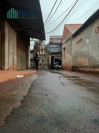 NHÀ ĐẸP GIÁ RẺ  CỰC KỲ CẦN BÁN 
diện tích 160 m mặt tiền 13 m giá chỉ 7 triệu 1 m 
Có nhà cấp 4: