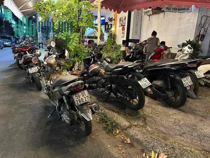 Cần sang quán cà phê góc 2 mặt tiền Phú Thọ Hoà -Tân Phú