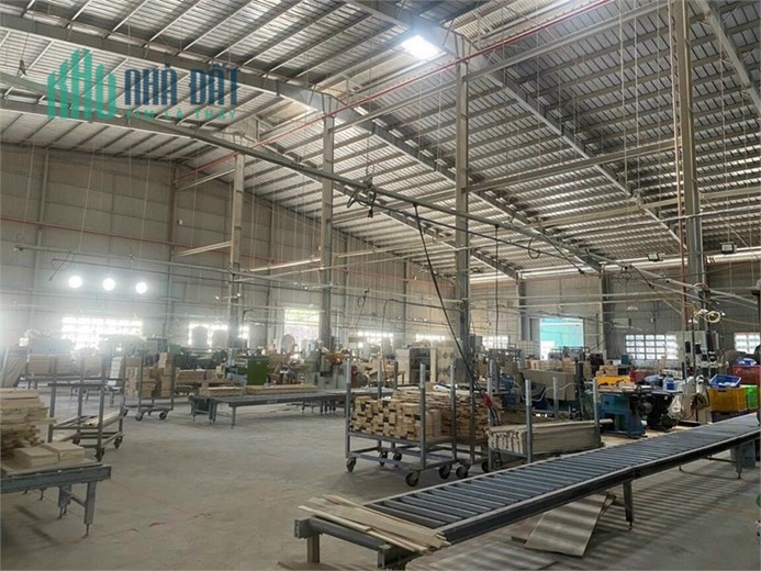 chuyển nhượng nhà xưởng Sản Xuất Gỗ Xuất Khẩu, khuôn viên rộng. pccc tự động