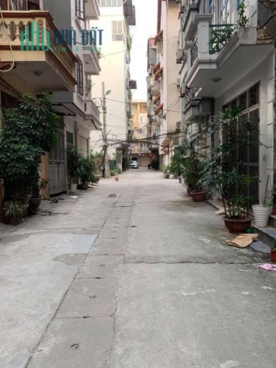 Bán nhà Phân lô Hoàng Hoa Thám, sát mặt phố, 5 tầng ngõ to 33m2 chỉ 3,9 tỷ đẹp ở luôn