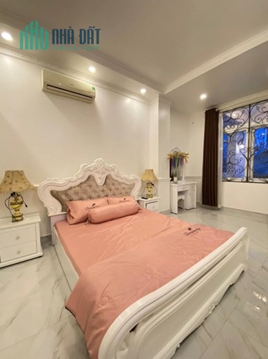 Bán biệt thự KDC ven sông ngộp bank, Tân Phong, Q7. 126m2, 4 tầng, tặng toàn bộ nội thất.