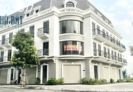 Tôi chính chủ cần bán gấp căn góc 3 mặt tiền thoáng

Vinshophouse Uông Bí.