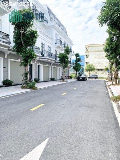 Tôi chính chủ cần bán gấp căn góc 3 mặt tiền thoáng

Vinshophouse Uông Bí.