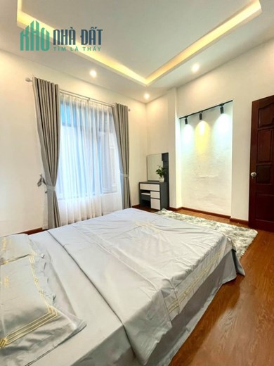 Bán nhà Hoàng Cầu 43m2 x 5 tầng, nhỉnh 4 tỷ đẹp hiếm ở ngay