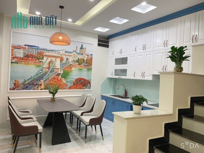 Bán nhà Hoàng Cầu 43m2 x 5 tầng, nhỉnh 4 tỷ đẹp hiếm ở ngay