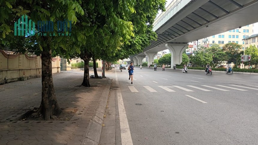 Bán nhà mặt phố Khương Thượng, ô tô vào nhà,  DT40m2, 4 tầng, rộng 6m, giá 6.2 tỷ.