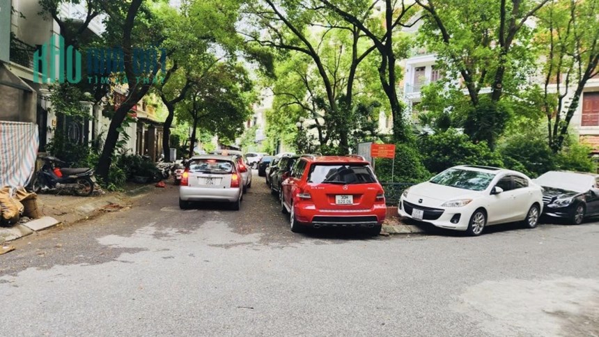 Bán Nhà Phân Lô Cán Bộ Thành Uỷ Giảng Võ, Đống Đa. Diện Tích 64m2 x 5T, MT 5.8m. Oto Tránh Vào Nhà.