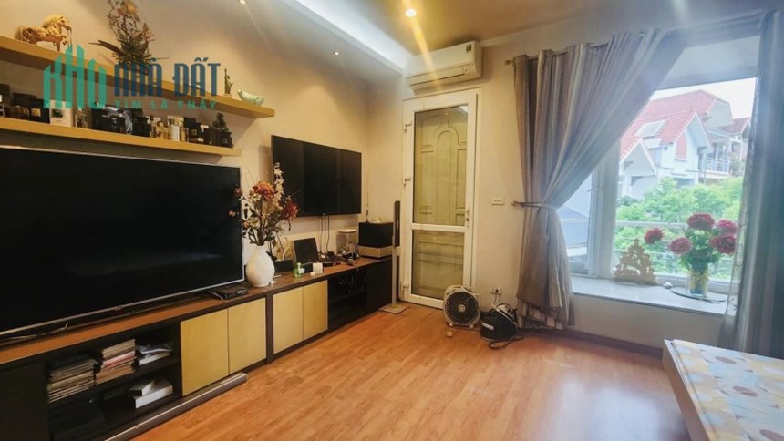 Bán Nhà Phân Lô Cán Bộ Thành Uỷ Giảng Võ, Đống Đa. Diện Tích 64m2 x 5T, MT 5.8m. Oto Tránh Vào Nhà.