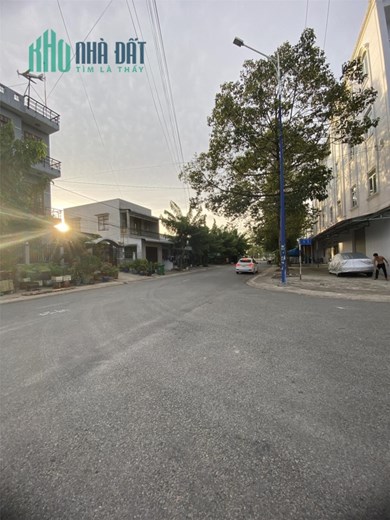 Sở hữu căn gốc 2 mặt tiền đường lớn, ngay TP Mới Bình Dương, ngân hàng thanh lý, giá tốt nhất khu
