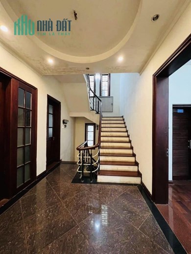 Bán BIỆT THỰ KĐT Bắc Linh Đàm, Hoàng Mai. Diện tích 230m2 x 4T, MT 12,5m. Vỉa hè 3 oto tránh. Kinh