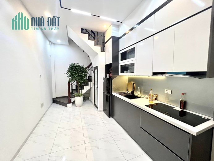 2 nhà ra ô tô, đẹp ở ngay bán nhà Phương Mai, Đống Đa
