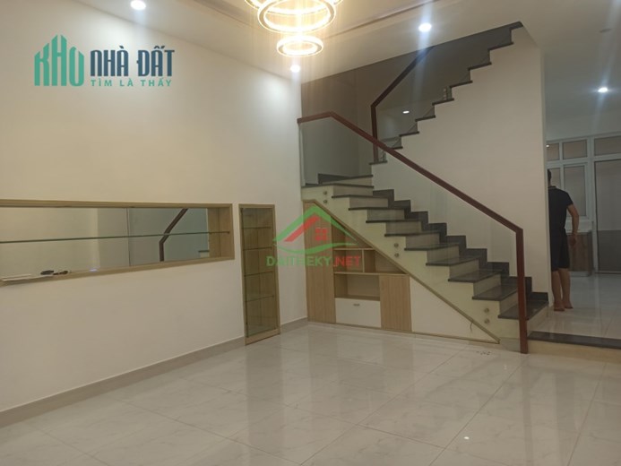 Bán Gấp Nhà 80m2, Đường Chu Văn An, P14, Quận Bình Thạnh.