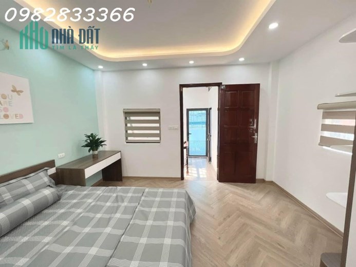 ⚜️ Bán Tòa VP Đại La, Hai Bà Trưng 70m2 8T MT 4.2m, Chỉ 35 Tỷ ⚜️