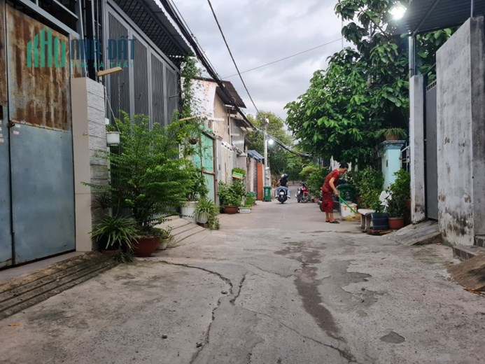nhà 2 tầng đường 48 thủ đức. giá chỉ 2.xx tỷ. đang cho thuê 5 triệu.