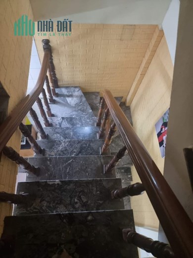 Bán nhà phô Nguyễn Văn Linh, Long Biên ô tô cách nhà 10m nhỉnh 2 tỷ