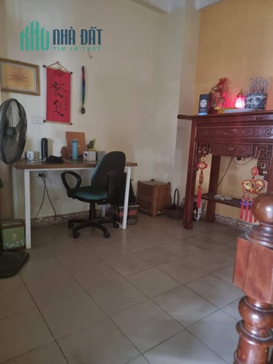 Bán nhà phô Nguyễn Văn Linh, Long Biên ô tô cách nhà 10m nhỉnh 2 tỷ