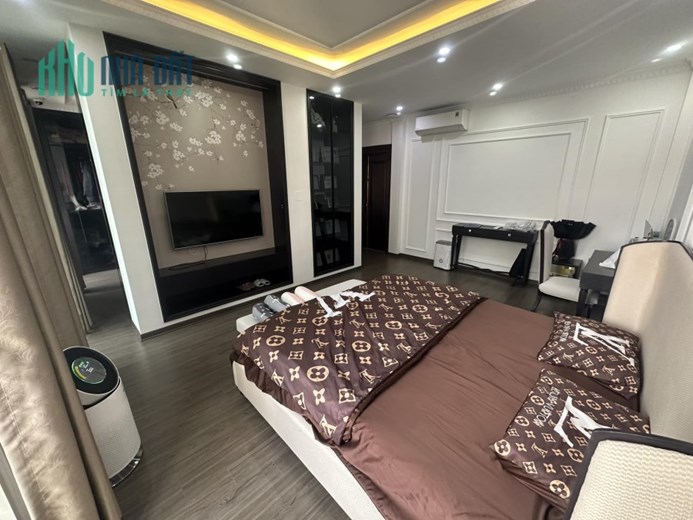 Bán nhà 82m2 phố Sài Đồng, Long Biên Gara Ô tô Thang máy Nội thất Đẳng cấp 12.1 Tỷ