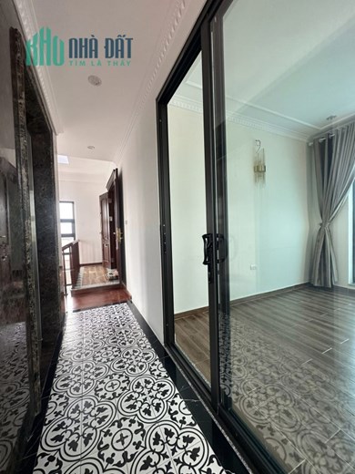 Bán Biệt thự 85m2 phố Sài Đồng, Long Biên Gara 2 Ô tô tránh Thang máy Nhập Đẳng cấp Đại gia 12.1 Tỷ