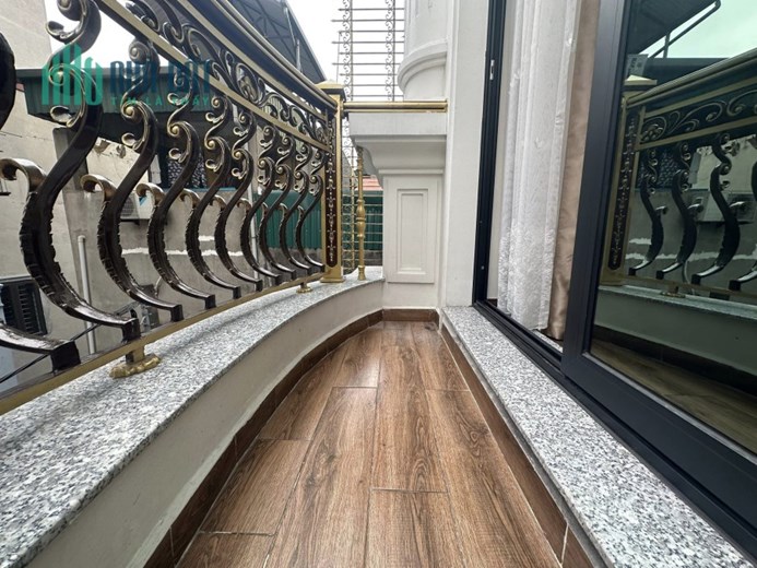 Bán ngôi nhà 68m2 Mặt phố Yên Hoa, Tây Hồ Gara 2 Ô tô View Hồ Kinh doanh đỉnh cao 14.5 Tỷ