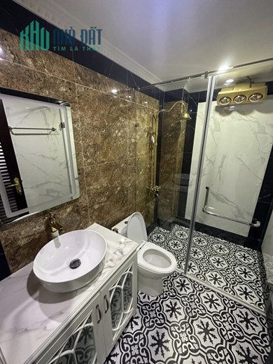 Bán ngôi nhà 67m2 Mặt phố Yên Hoa, Tây Hồ Gara 2 Ô tô Mặt tiền rộng Kinh doanh 14.4 Tỷ